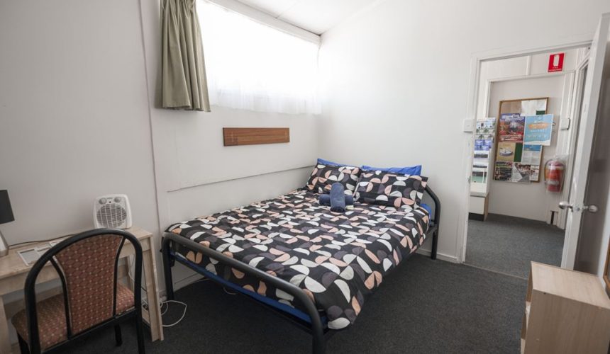 Double Bedroom - Backpacker accommodation with multiple amenities